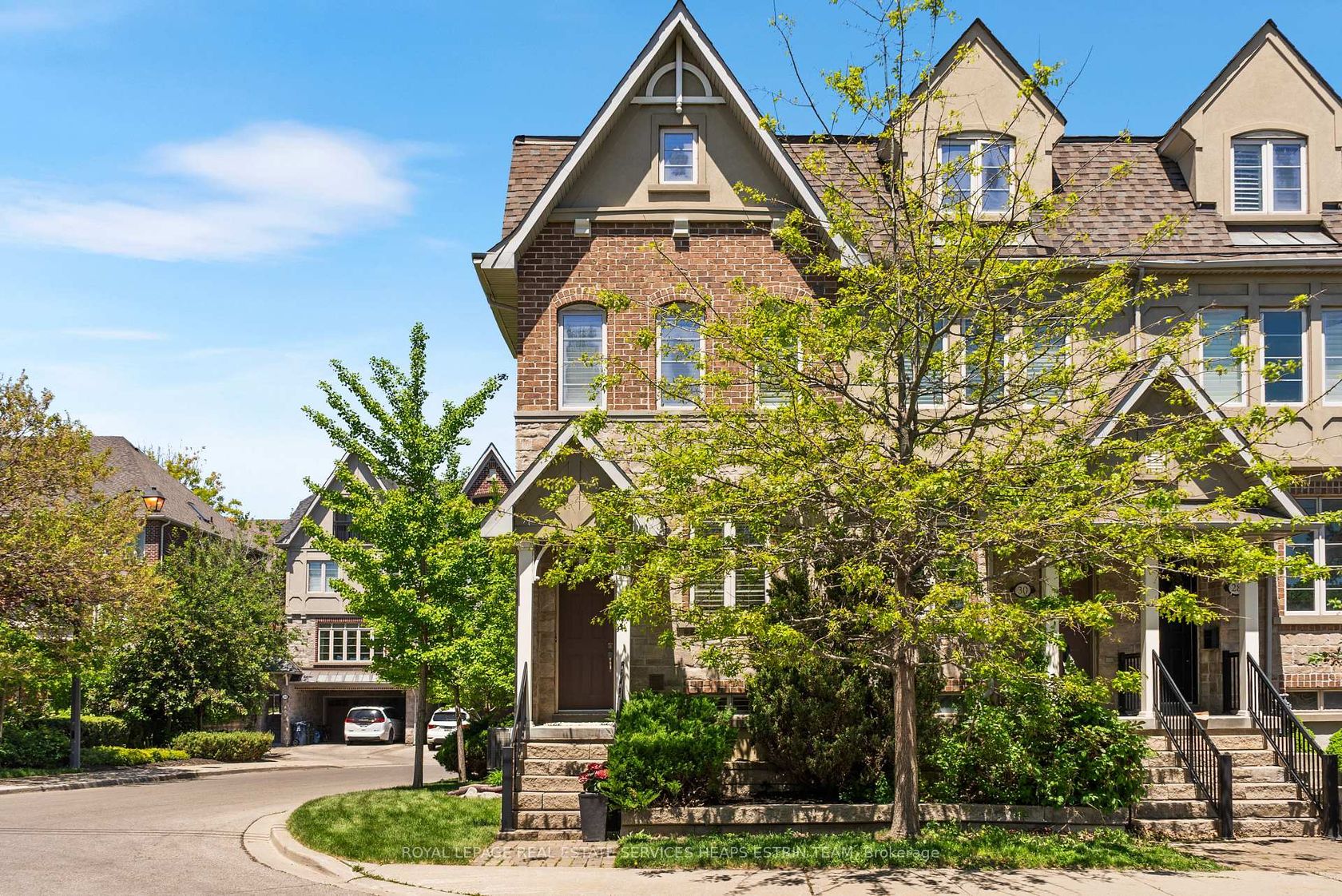 32 Mendota Road, Queensway, Toronto photo number 2