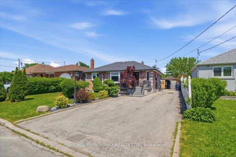 Photo 2 at 5 Cuffley Crescent S, CFB, Toronto