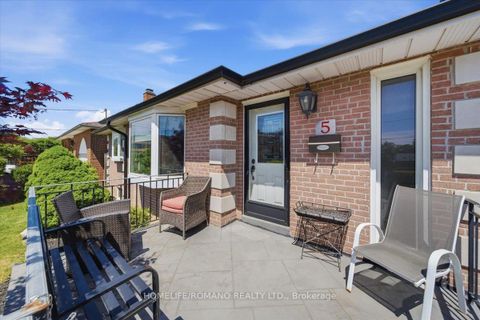 Photo 4 at 5 Cuffley Crescent S, CFB, Toronto