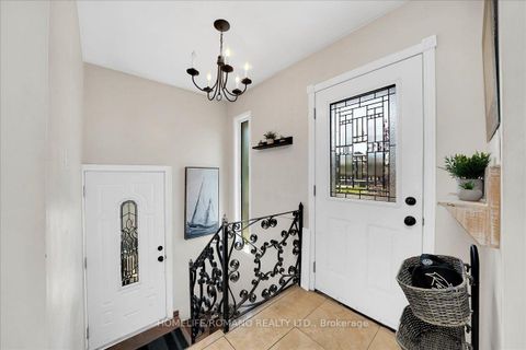 Photo 5 at 5 Cuffley Crescent S, CFB, Toronto