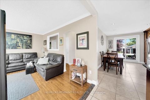 Photo 6 at 5 Cuffley Crescent S, CFB, Toronto