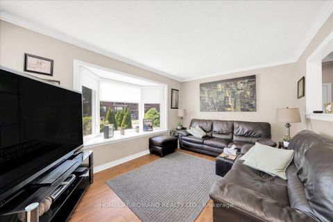 Photo 7 at 5 Cuffley Crescent S, CFB, Toronto