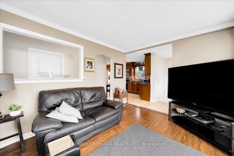 Photo 8 at 5 Cuffley Crescent S, CFB, Toronto