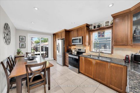 Photo 9 at 5 Cuffley Crescent S, CFB, Toronto