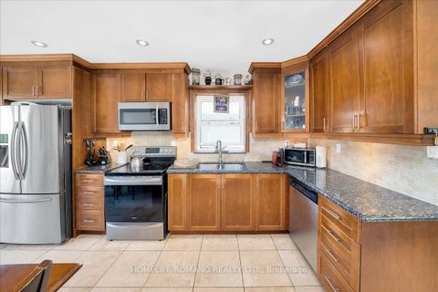 Photo 10 at 5 Cuffley Crescent S, CFB, Toronto
