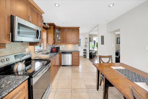 Photo 11 at 5 Cuffley Crescent S, CFB, Toronto