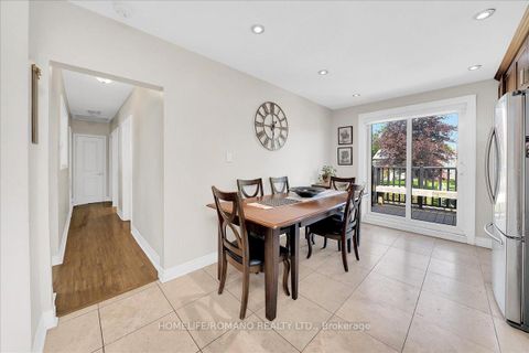 Photo 12 at 5 Cuffley Crescent S, CFB, Toronto