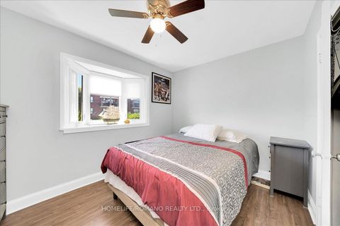 Photo 17 at 5 Cuffley Crescent S, CFB, Toronto