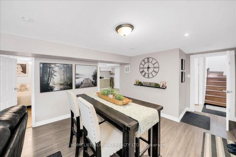 Photo 22 at 5 Cuffley Crescent S, CFB, Toronto