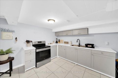 Photo 24 at 5 Cuffley Crescent S, CFB, Toronto