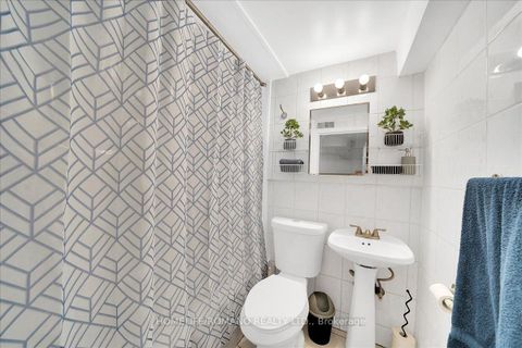 Photo 25 at 5 Cuffley Crescent S, CFB, Toronto