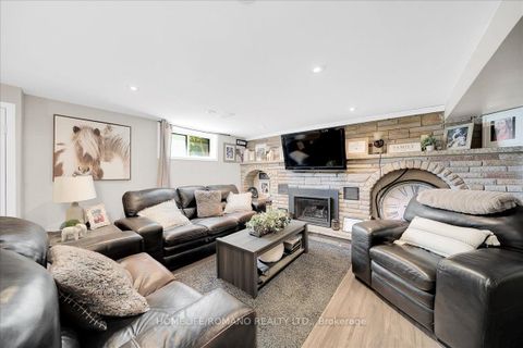 Photo 26 at 5 Cuffley Crescent S, CFB, Toronto