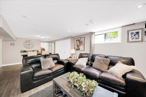 Photo 27 at 5 Cuffley Crescent S, CFB, Toronto