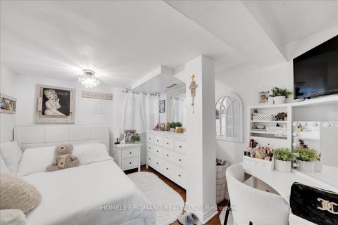 Photo 28 at 5 Cuffley Crescent S, CFB, Toronto
