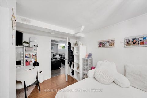 Photo 29 at 5 Cuffley Crescent S, CFB, Toronto