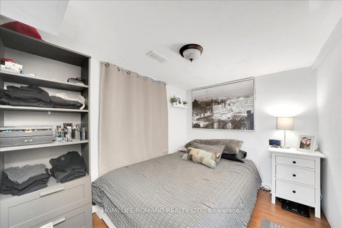 Photo 30 at 5 Cuffley Crescent S, CFB, Toronto