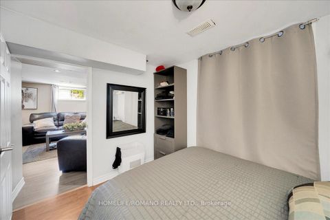 Photo 31 at 5 Cuffley Crescent S, CFB, Toronto