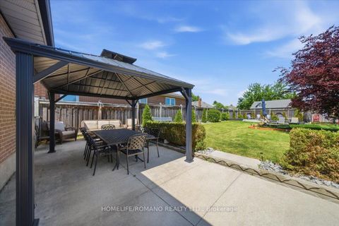 Photo 33 at 5 Cuffley Crescent S, CFB, Toronto