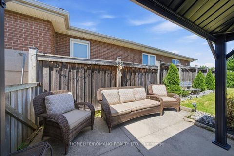 Photo 35 at 5 Cuffley Crescent S, CFB, Toronto