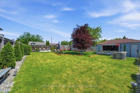 Photo 37 at 5 Cuffley Crescent S, CFB, Toronto