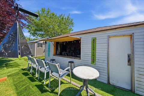 Photo 39 at 5 Cuffley Crescent S, CFB, Toronto