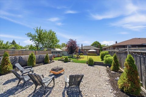 Photo 45 at 5 Cuffley Crescent S, CFB, Toronto