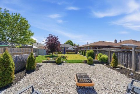 Photo 46 at 5 Cuffley Crescent S, CFB, Toronto