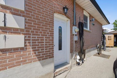 Photo 48 at 5 Cuffley Crescent S, CFB, Toronto