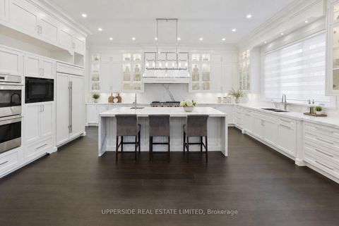 Photo 1 at 28 Thornridge Drive, Yorkhill, Vaughan