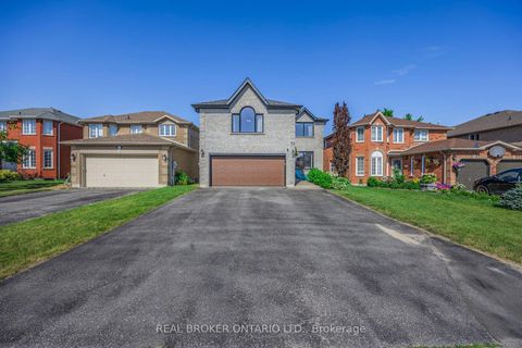 Photo 2 at 32 Black Willow Drive, Holly, Barrie