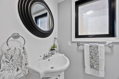 Photo 8 at 32 Black Willow Drive, Holly, Barrie