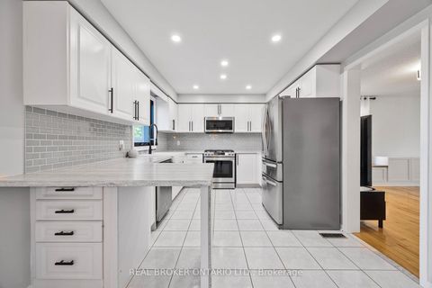 Photo 11 at 32 Black Willow Drive, Holly, Barrie