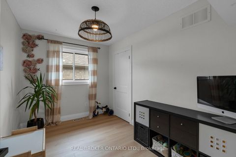 Photo 23 at 32 Black Willow Drive, Holly, Barrie