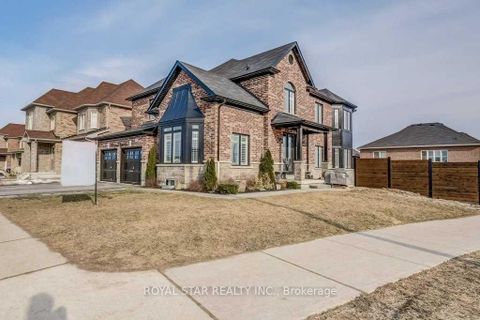 Photo 1 at 1409 Lormel Gate Avenue, Lefroy, Innisfil