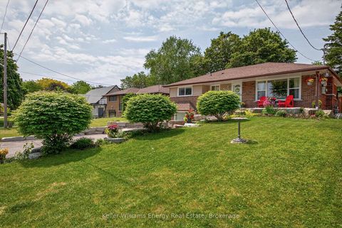 Photo 1 at 405 Bernhard Crescent, O'Neill, Oshawa