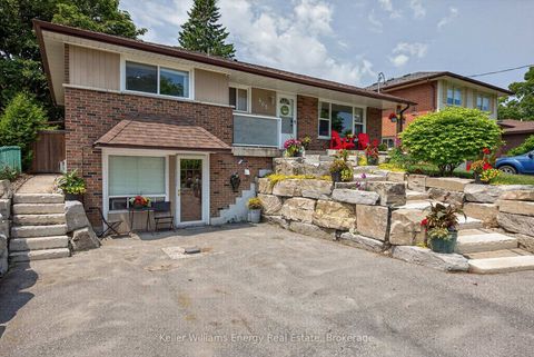 Photo 3 at 405 Bernhard Crescent, O'Neill, Oshawa