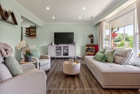 Photo 6 at 405 Bernhard Crescent, O'Neill, Oshawa