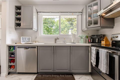 Photo 11 at 405 Bernhard Crescent, O'Neill, Oshawa