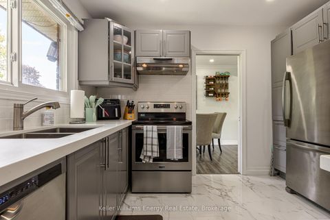 Photo 12 at 405 Bernhard Crescent, O'Neill, Oshawa