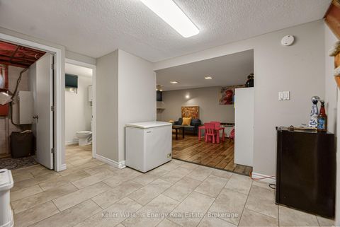 Photo 19 at 405 Bernhard Crescent, O'Neill, Oshawa