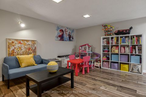 Photo 22 at 405 Bernhard Crescent, O'Neill, Oshawa