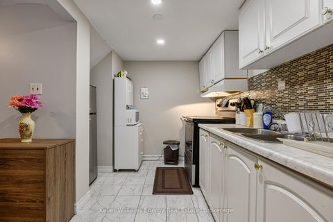 Photo 26 at 405 Bernhard Crescent, O'Neill, Oshawa
