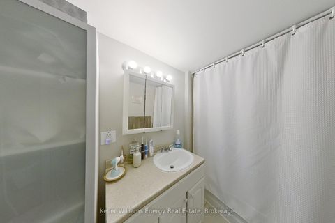 Photo 31 at 405 Bernhard Crescent, O'Neill, Oshawa