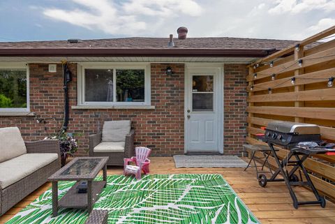 Photo 37 at 405 Bernhard Crescent, O'Neill, Oshawa