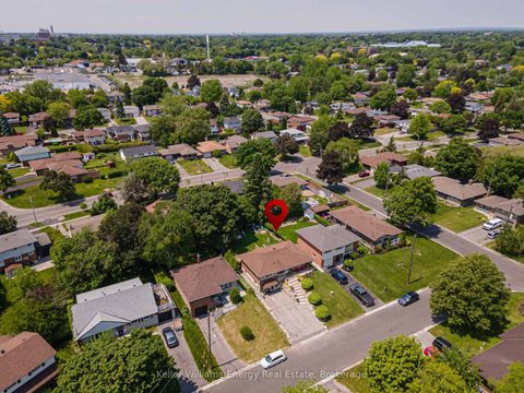 Photo 38 at 405 Bernhard Crescent, O'Neill, Oshawa