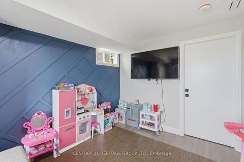Photo 25 at 63 Bethpage Crescent, Glenway Estates, Newmarket