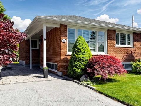 Photo 2 at 9 Coral Cove Crescent, Donalda, Toronto
