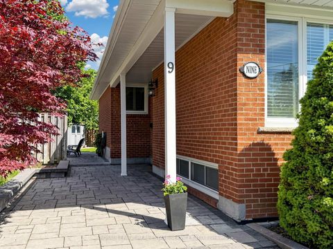 Photo 3 at 9 Coral Cove Crescent, Donalda, Toronto