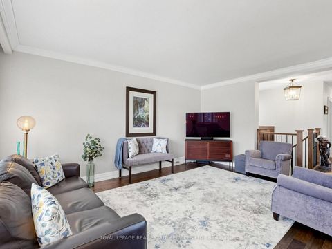 Photo 7 at 9 Coral Cove Crescent, Donalda, Toronto