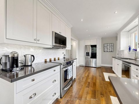 Photo 11 at 9 Coral Cove Crescent, Donalda, Toronto